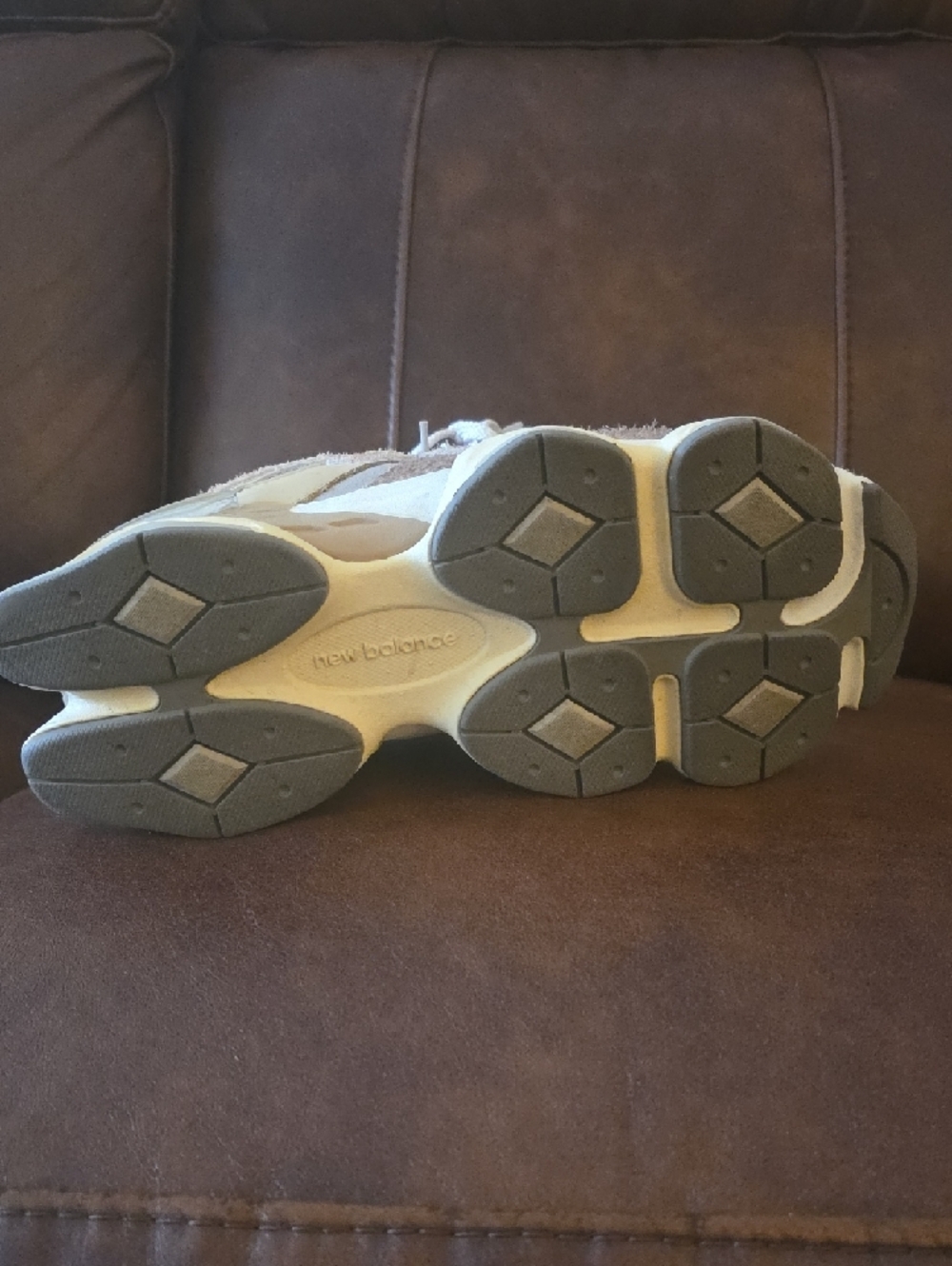 New Balance Women's Pink and Taupe Chunky Retro Runners - Picture 4 of 4